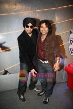 Mika Singh, Kailash Kher at Mtv Desi Beats on location in Madh on 27th Aug 2009 (2).JPG